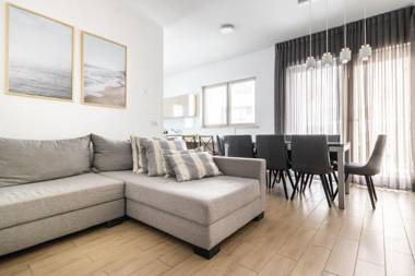 JAFFA- Beautiful 3 bedroom apartment best location