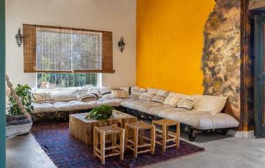 Mantur Jerusalem Mountains by Selina