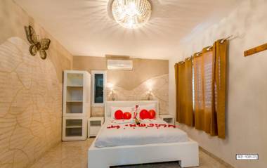 Moon Light Yavneʼel