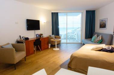 Herzliya Sea View Hotel Apartment