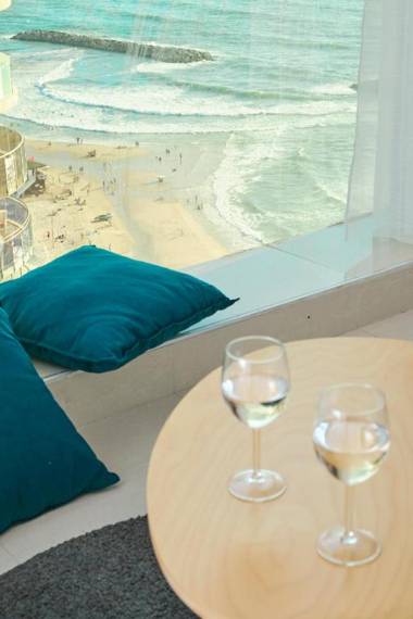 Sunny sea view studio