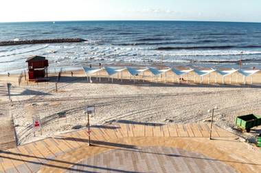 Sunny sea view studio