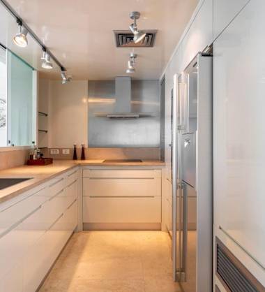 Panoramic Sea View w/ Pool & Gym Access by Sea N' Rent