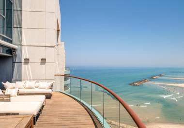 Panoramic Sea View w/ Pool & Gym Access by Sea N' Rent