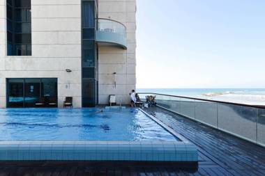 Deluxe 2 Bedroom Apartment in Herzylia by Sea N' Rent