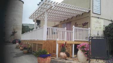 Amiad Joseph Well Country Inn