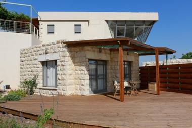 B&B - Racheli Bar-Lev