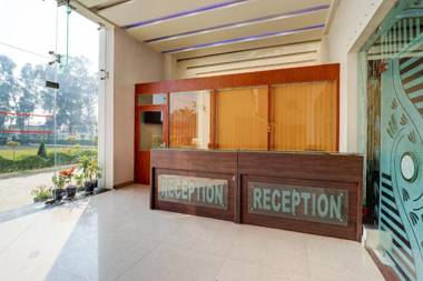 OYO 72429 New Abhinandan Hotel