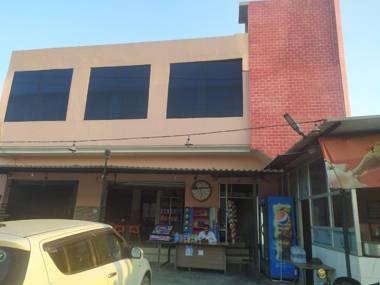 SPOT ON 83178 Paras Ratna