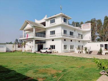 POP 88719 J B Farm House