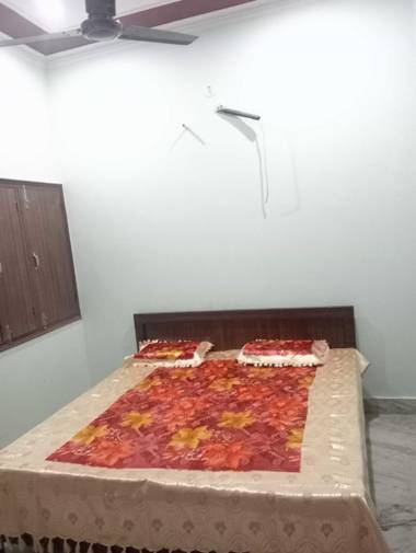 OYO 91341 Royal Stay Home