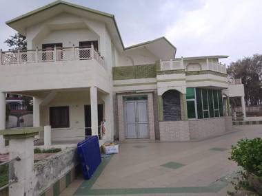 SPOT ON 92411 Mayuri Farm House