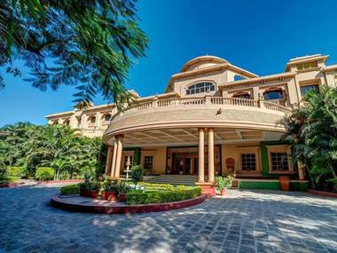 Renest Shraddha Inn - Shirdi