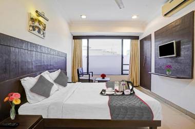 Townhouse 1052 Hotel Sai Wada