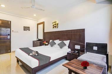 Townhouse 1052 Hotel Sai Wada