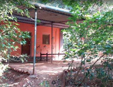 A2zroomz Dalvi Farm 4BHK