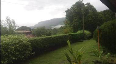 A2zroomz Dalvi Farm 4BHK