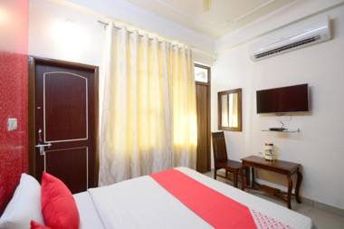 OYO 18342 Hotel Aqueens Plaza