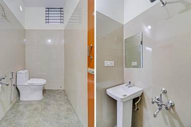 OYO 78917 Mandhara Suites