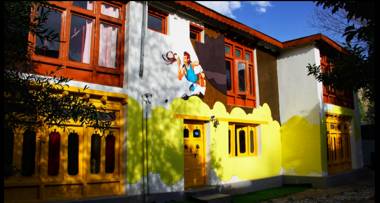 Rovers Den Hostel