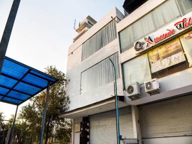 OYO 76644 Paradise Palace