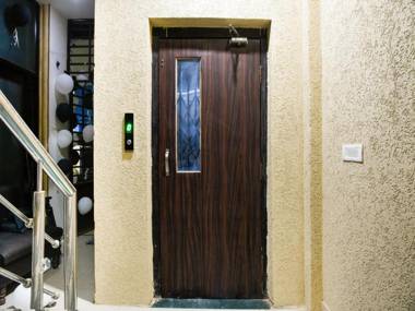 OYO 76644 Paradise Palace