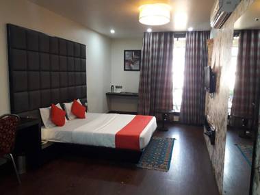 Hotel Sandalwood Bhopal
