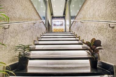 OYO Townhouse 743 The Divine Casa