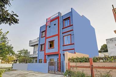 Capital O 85877 Hotel Red N Blue