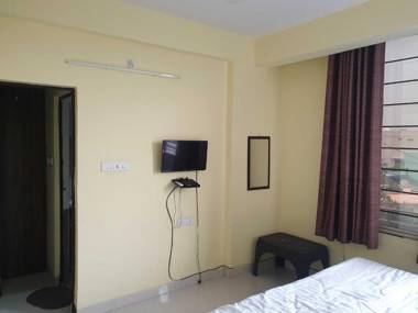 OYO 91026 Hotel Pearl Inn