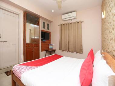 OYO 13669 Hotel Satnam