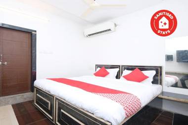 OYO 26738 Hotel Supreet