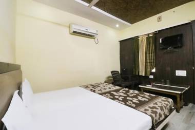 SPOT ON 48499 Hotel Monu