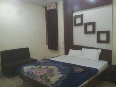 OYO Flagship RPR269 Hotel Shubham Palace