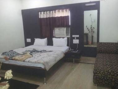 OYO Flagship RPR269 Hotel Shubham Palace