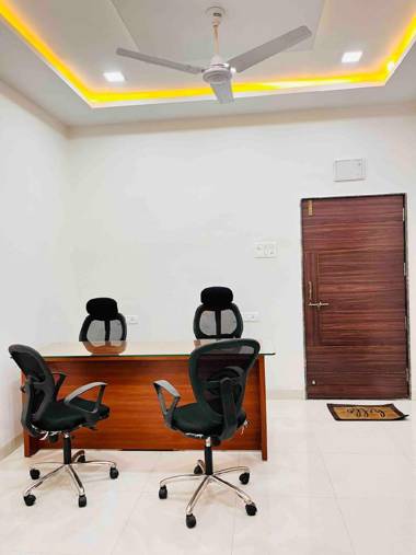 Minimalist 3BHK Flat in Central Raipur with Office