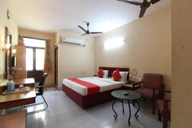 Hotel Saaket Residency