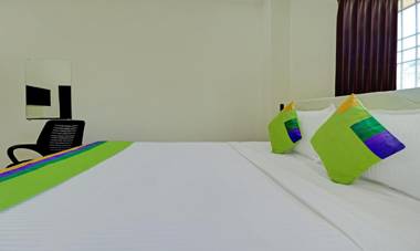 Treebo Trend Green Tree