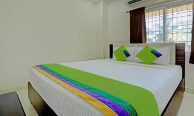 Treebo Trend Green Tree