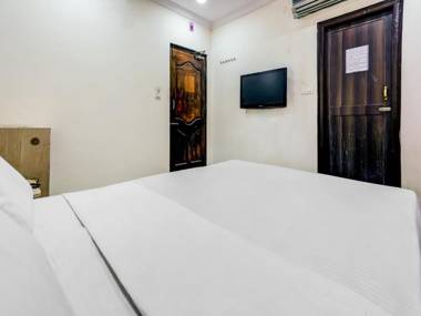 OYO 82214 Gayatri Guest House