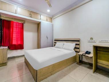 OYO 82214 Gayatri Guest House