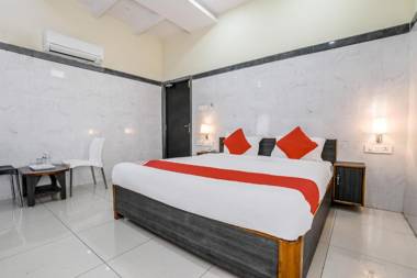 OYO Flagship 9352 Hotel SRC Grand