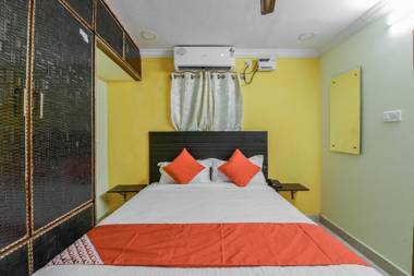 OYO 17140 Pramukh Heights