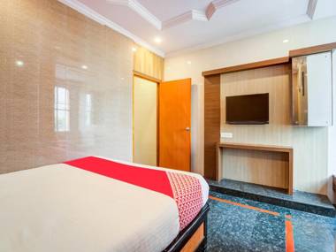 OYO Flagship 75668 Hotel Tejasri Residency