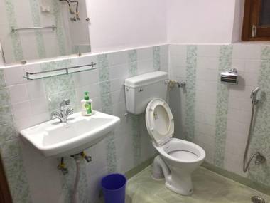 2 AC Rooms with Kitchen & Lounge near Ganges