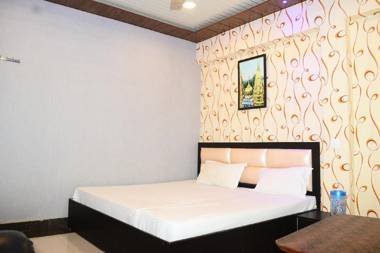 SPOT ON 77097 H R Paying Guest House