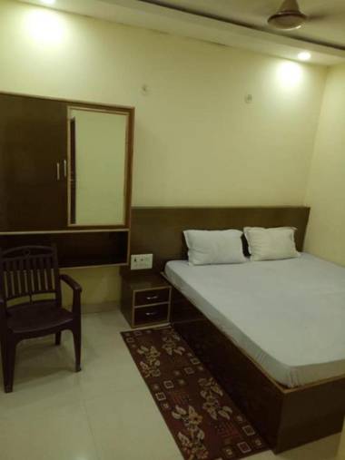 Goroomgo Swastik Guest House Varanasi