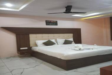 OYO 83006 Hotel Mannat Inn