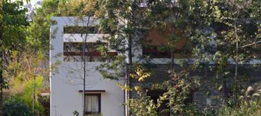 FOUR LEAF HOTEL SAPPHIRE BLUE VARANASI