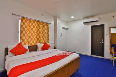 OYO 30255 Milan Party Hall